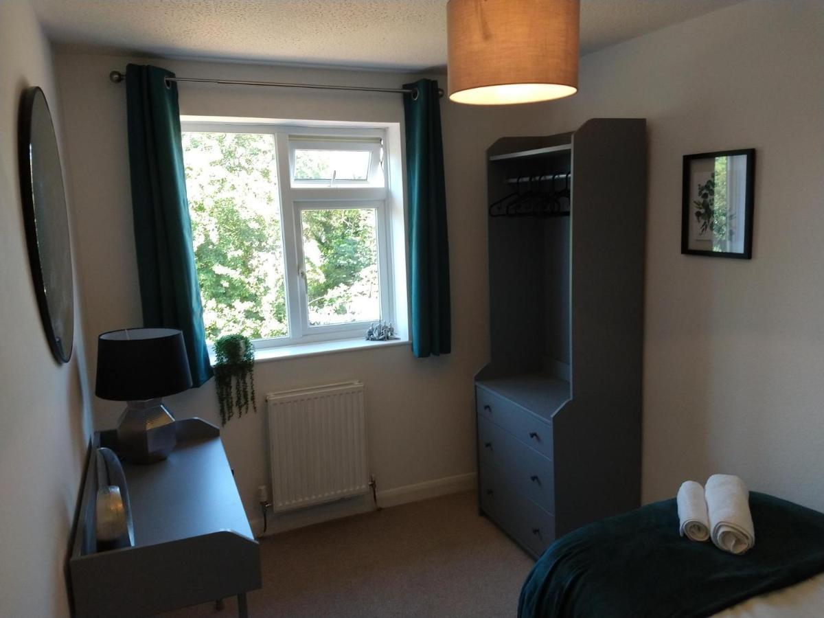 Stamford Redcot Gardens Stylish 2 Bed Family Town House With Parking Villa ภายนอก รูปภาพ