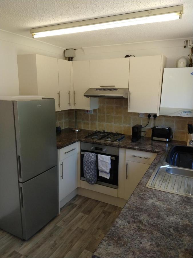 Stamford Redcot Gardens Stylish 2 Bed Family Town House With Parking Villa ภายนอก รูปภาพ