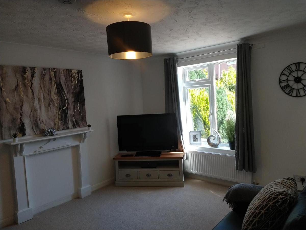 Stamford Redcot Gardens Stylish 2 Bed Family Town House With Parking Villa ภายนอก รูปภาพ